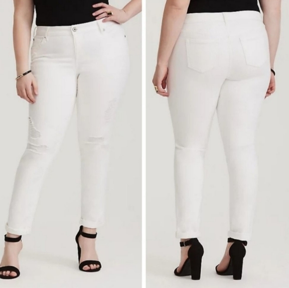 Torrid White Distressed Boyfriend Jeans 🤍 Size 26W/4X - Picture 1 of 6